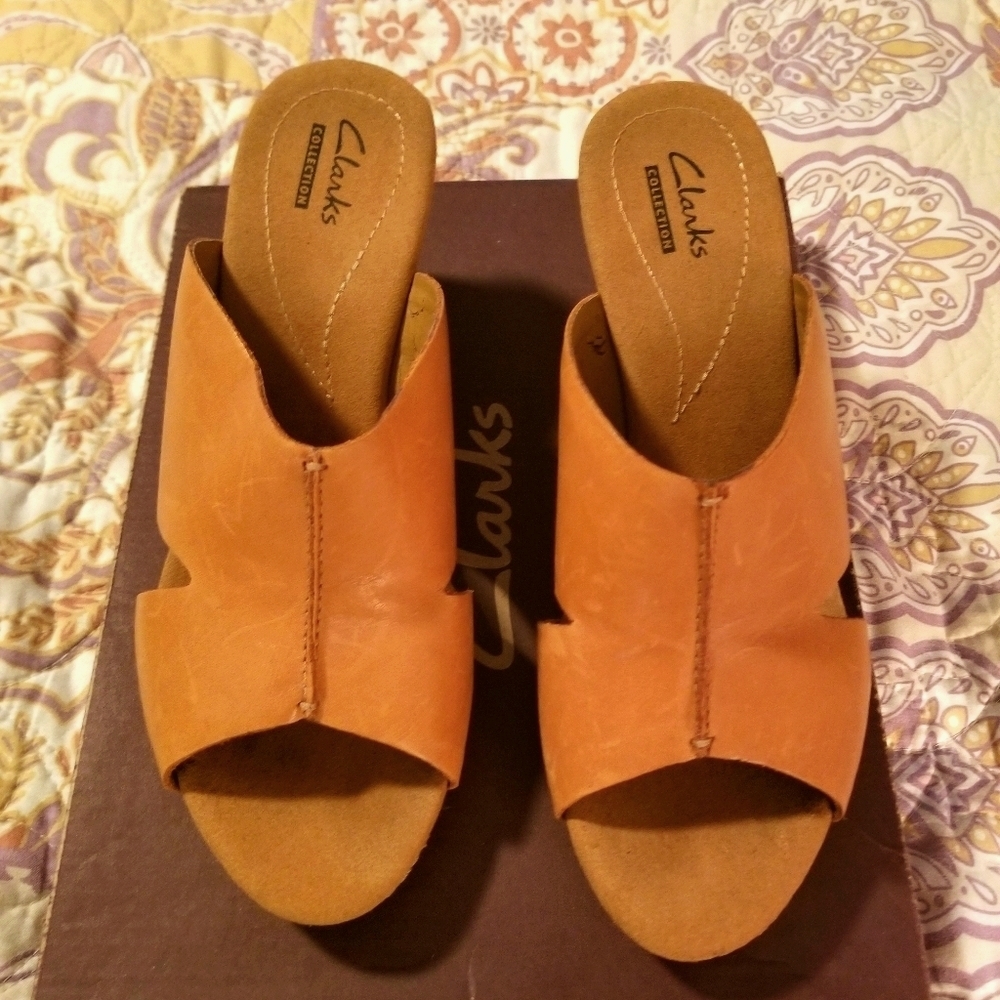 Clark's tan leather wedge slides 7.5